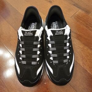 Skechers Wide Fit Slip In Sneakers US 6.5 Retails $65